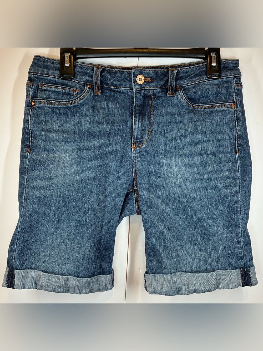White House Black Market Bermuda Denim Shorts Mid Rise Cuffed Stretch Size 6